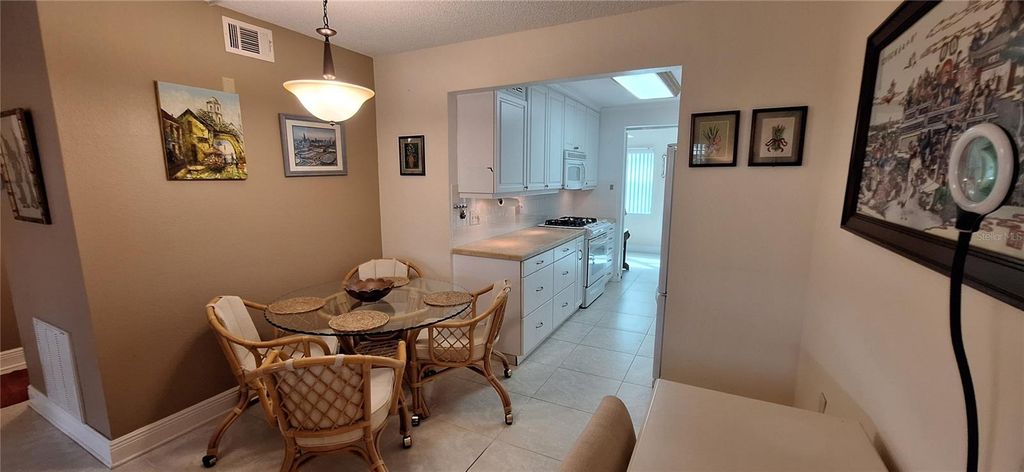 Image 6 of property listing at 10035 63RD AVENUE N 3, St Petersburg, FL 33708