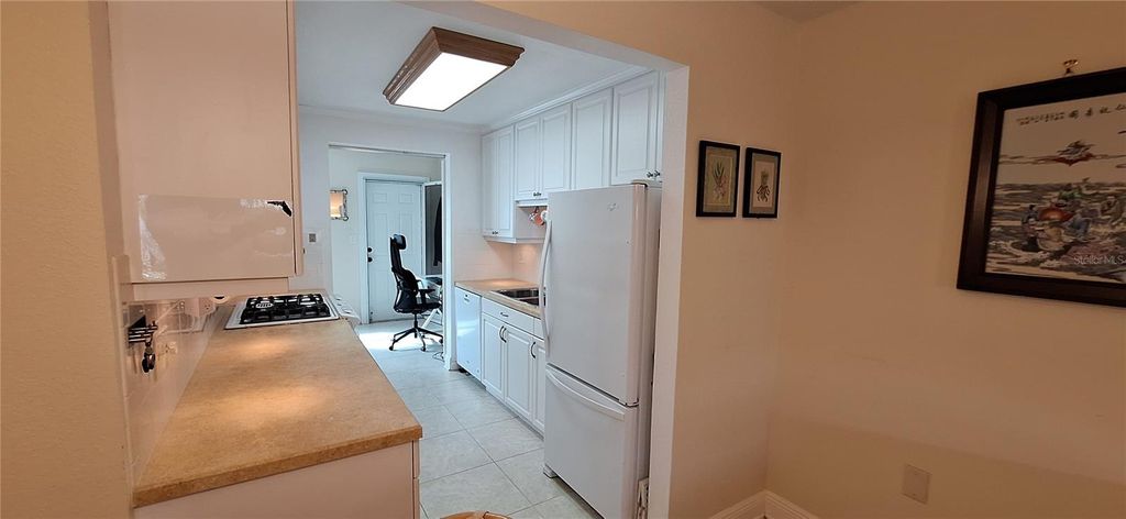 Image 8 of property listing at 10035 63RD AVENUE N 3, St Petersburg, FL 33708