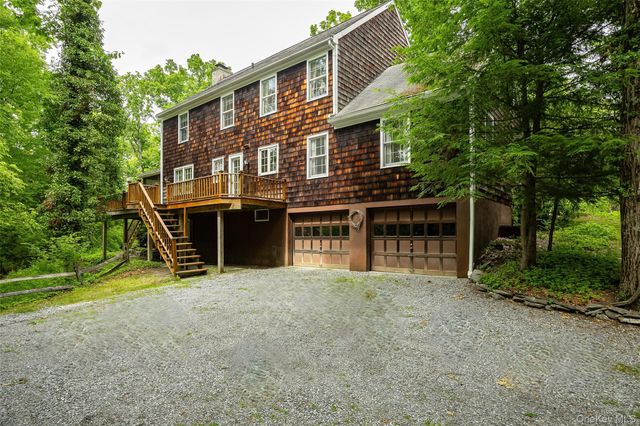 162 Shadblow Lane, Clinton Corners, NY 12514