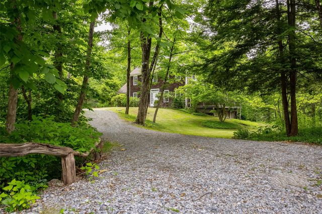 162 Shadblow Lane, Clinton Corners, NY 12514