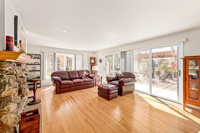 18245 Le Chateau DRIVE, Brookfield, WI 53045