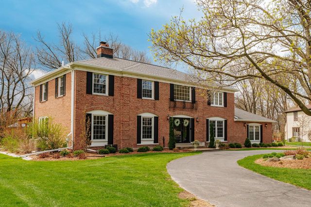 18245 Le Chateau DRIVE, Brookfield, WI 53045