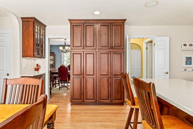 18245 Le Chateau DRIVE, Brookfield, WI 53045