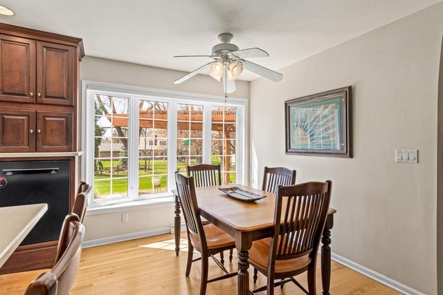 18245 Le Chateau DRIVE, Brookfield, WI 53045