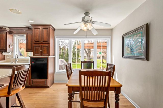 18245 Le Chateau DRIVE, Brookfield, WI 53045