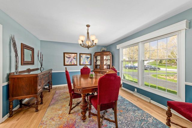 18245 Le Chateau DRIVE, Brookfield, WI 53045