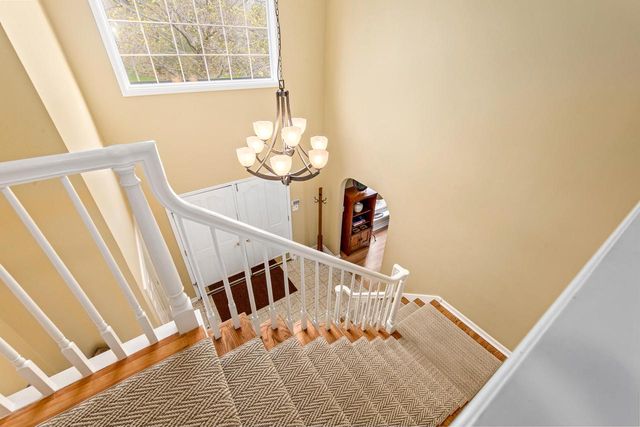 18245 Le Chateau DRIVE, Brookfield, WI 53045
