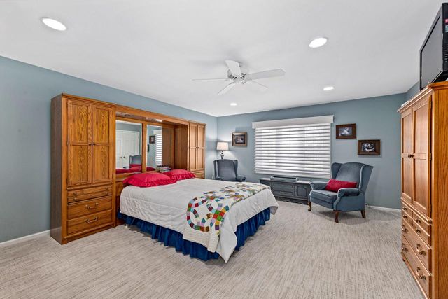 18245 Le Chateau DRIVE, Brookfield, WI 53045
