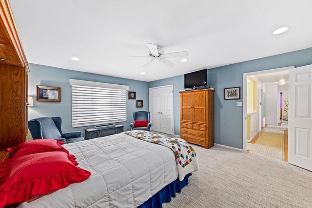 18245 Le Chateau DRIVE, Brookfield, WI 53045