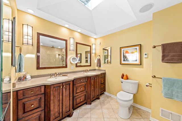 18245 Le Chateau DRIVE, Brookfield, WI 53045