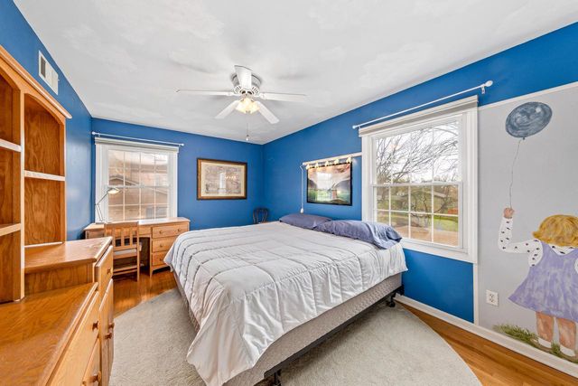 18245 Le Chateau DRIVE, Brookfield, WI 53045