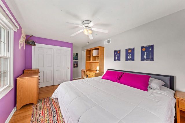 18245 Le Chateau DRIVE, Brookfield, WI 53045