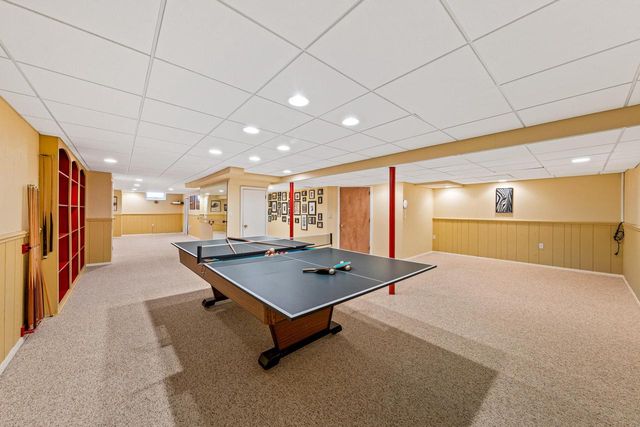 18245 Le Chateau DRIVE, Brookfield, WI 53045