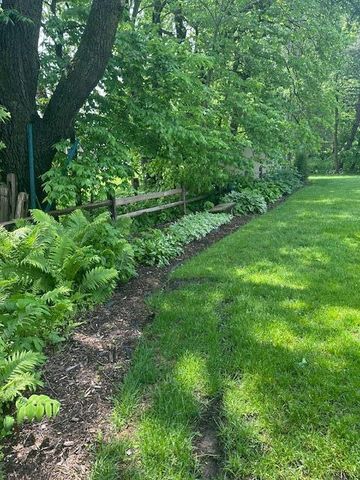18245 Le Chateau DRIVE, Brookfield, WI 53045