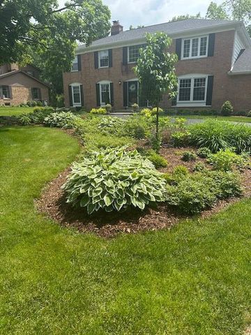 18245 Le Chateau DRIVE, Brookfield, WI 53045
