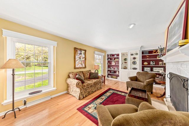 18245 Le Chateau DRIVE, Brookfield, WI 53045