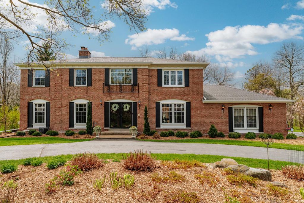 18245 Le Chateau DRIVE, Brookfield, WI 53045