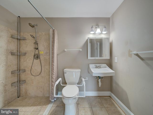 9618 CLOVER HILL RD, Manassas, VA 20110