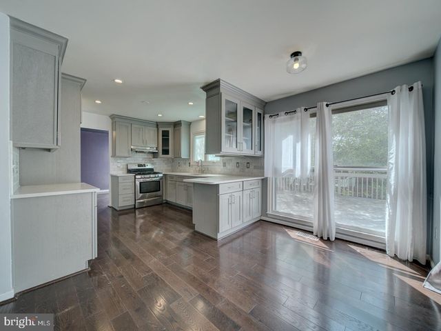 9618 CLOVER HILL RD, Manassas, VA 20110