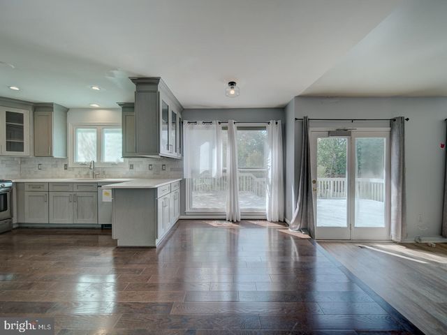 9618 CLOVER HILL RD, Manassas, VA 20110