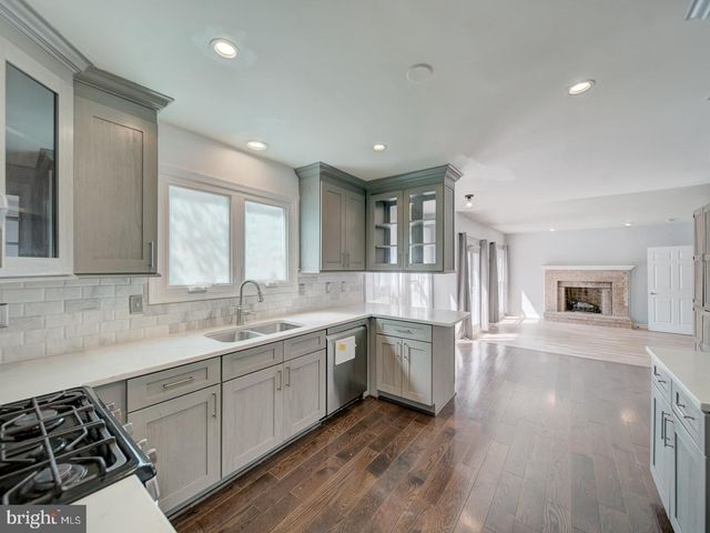 9618 CLOVER HILL RD, Manassas, VA 20110