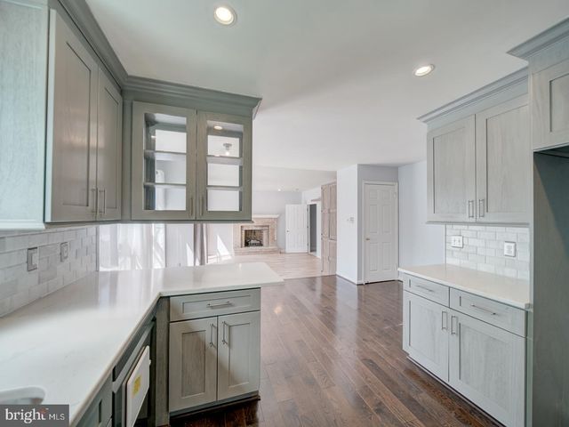 9618 CLOVER HILL RD, Manassas, VA 20110