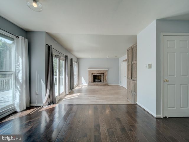 9618 CLOVER HILL RD, Manassas, VA 20110