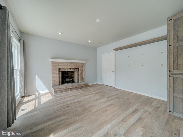 9618 CLOVER HILL RD, Manassas, VA 20110