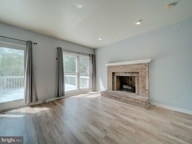 9618 CLOVER HILL RD, Manassas, VA 20110