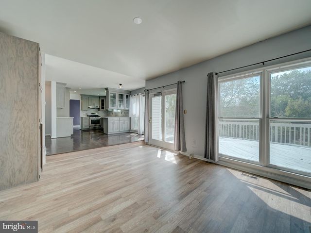 9618 CLOVER HILL RD, Manassas, VA 20110