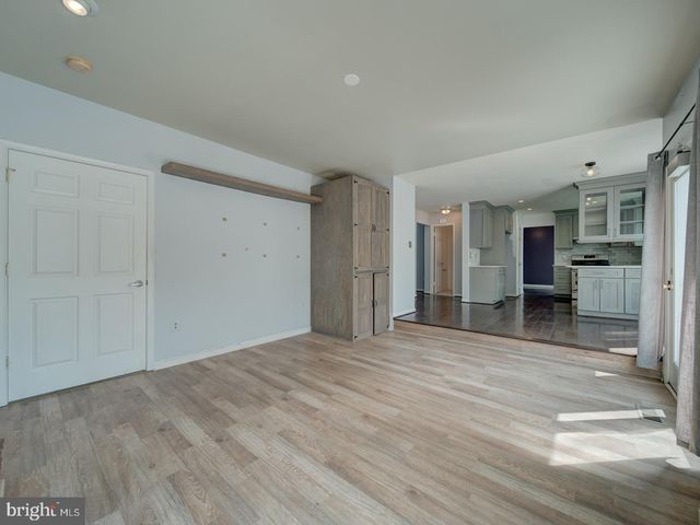9618 CLOVER HILL RD, Manassas, VA 20110