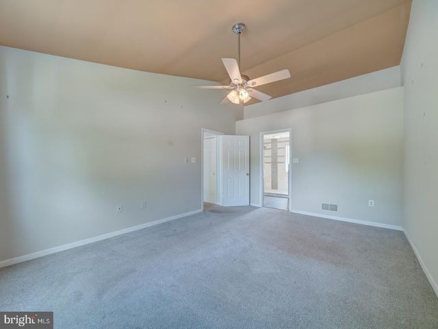 9618 CLOVER HILL RD, Manassas, VA 20110