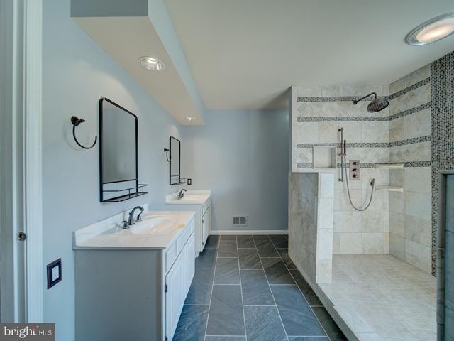 9618 CLOVER HILL RD, Manassas, VA 20110