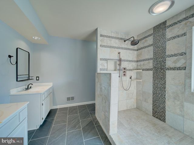 9618 CLOVER HILL RD, Manassas, VA 20110