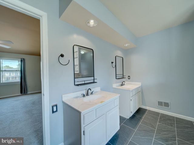9618 CLOVER HILL RD, Manassas, VA 20110