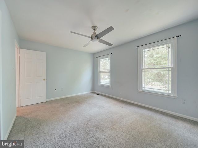 9618 CLOVER HILL RD, Manassas, VA 20110