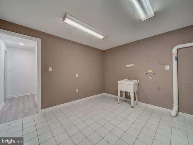 9618 CLOVER HILL RD, Manassas, VA 20110