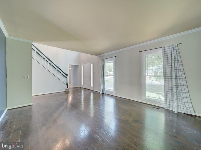 9618 CLOVER HILL RD, Manassas, VA 20110