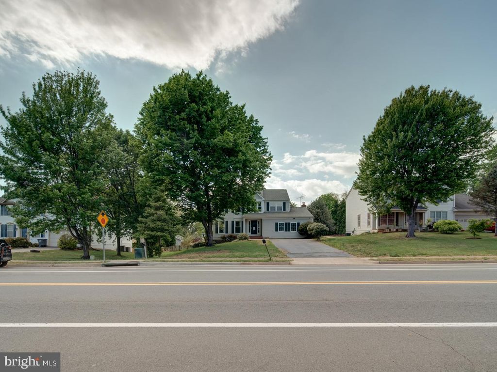 9618 CLOVER HILL RD, Manassas, VA 20110