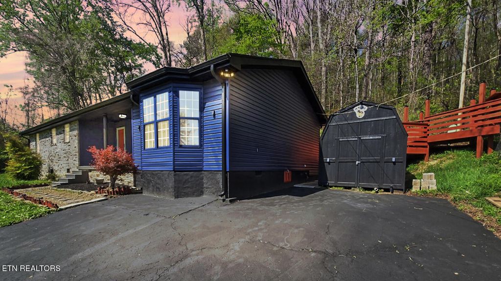 101 Old Vasper Rd, Caryville, TN 37714