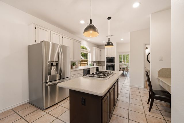 3906 Brookfield Drive, Arlington, TX 76001