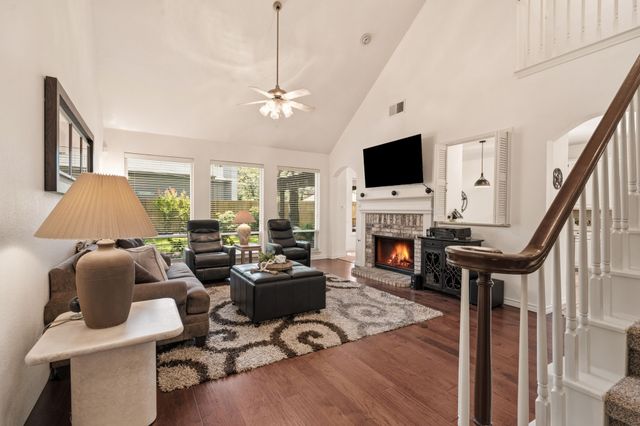 3906 Brookfield Drive, Arlington, TX 76001