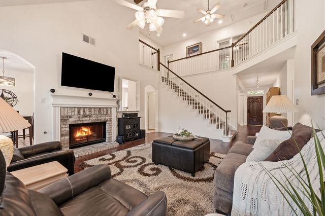 3906 Brookfield Drive, Arlington, TX 76001