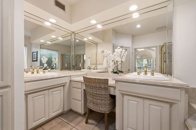 3906 Brookfield Drive, Arlington, TX 76001