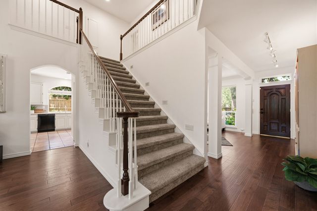 3906 Brookfield Drive, Arlington, TX 76001