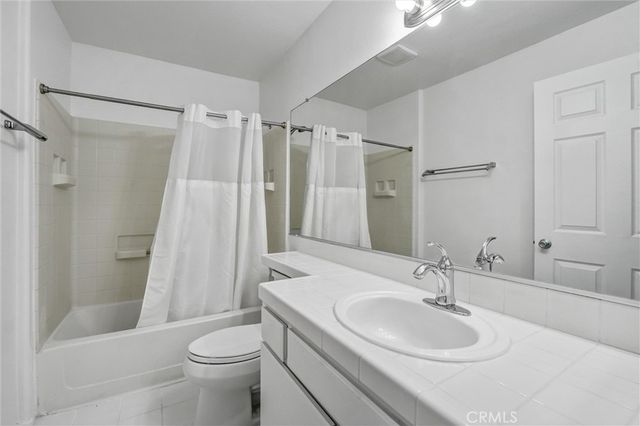 18347 Saticoy 24, Reseda, CA 91335