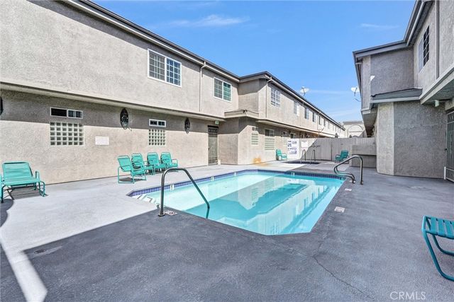 18347 Saticoy 24, Reseda, CA 91335