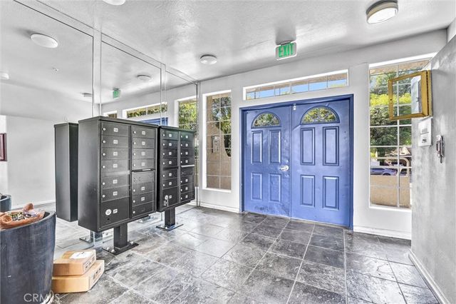 18347 Saticoy 24, Reseda, CA 91335
