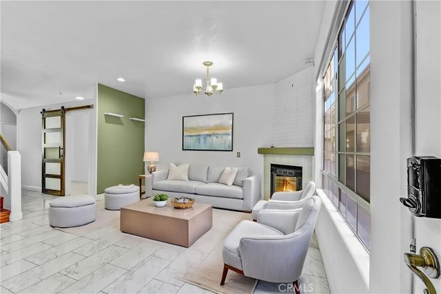 18347 Saticoy 24, Reseda, CA 91335