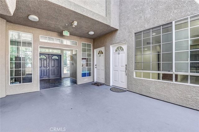 18347 Saticoy 24, Reseda, CA 91335